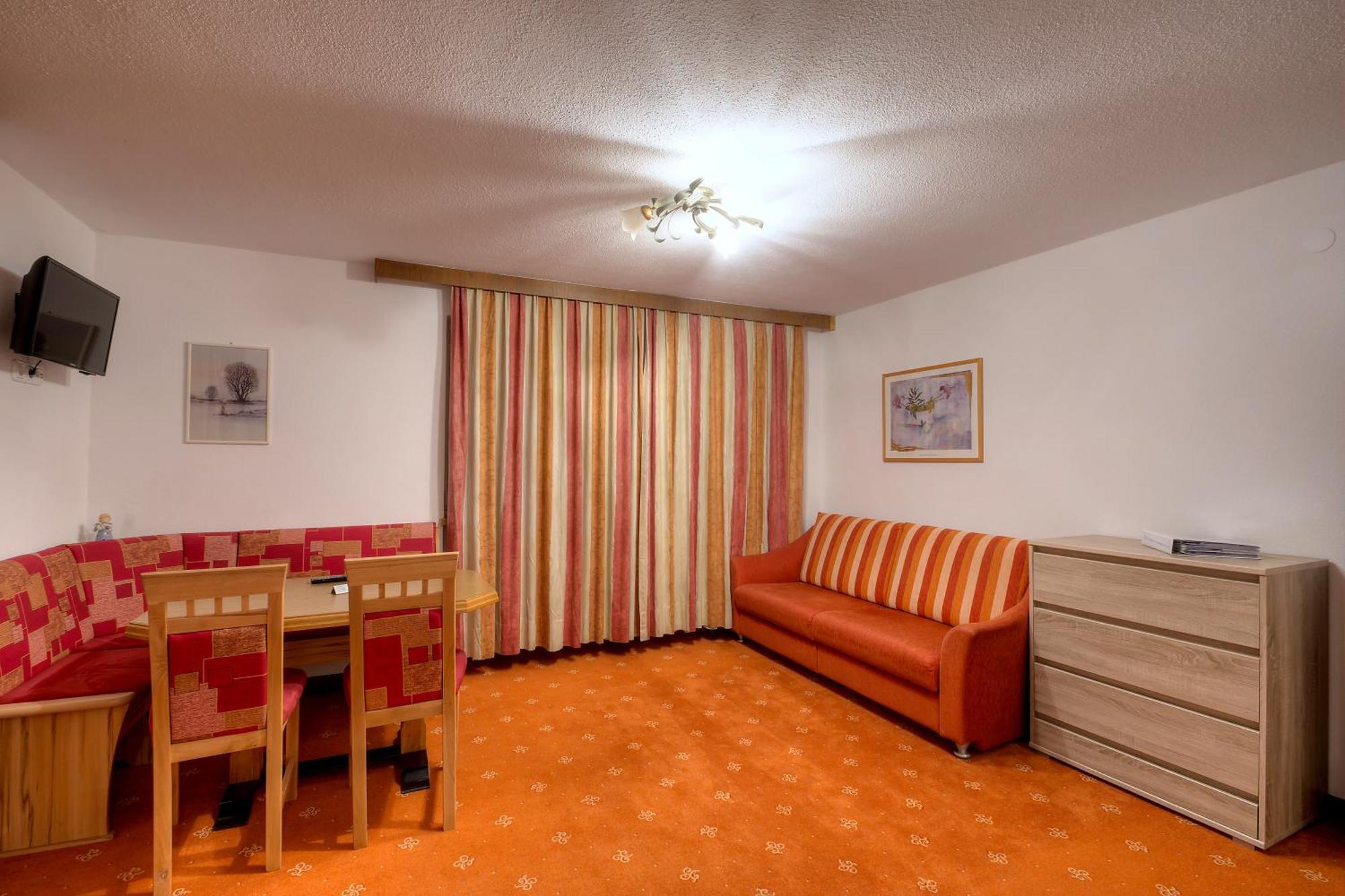 Ferienhaus Bergkristall Pettneu am Arlberg Room photo